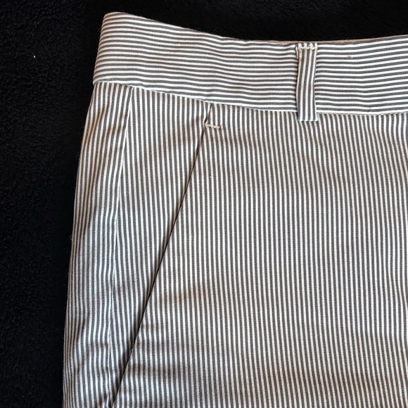 Banana Republic lightweight striped shorts 10 - Picture 2 of 7